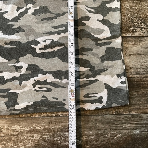 Chaser Cozy Pullover Top Sweater Grey Camo Size Large NWT - Picture 10 of 11